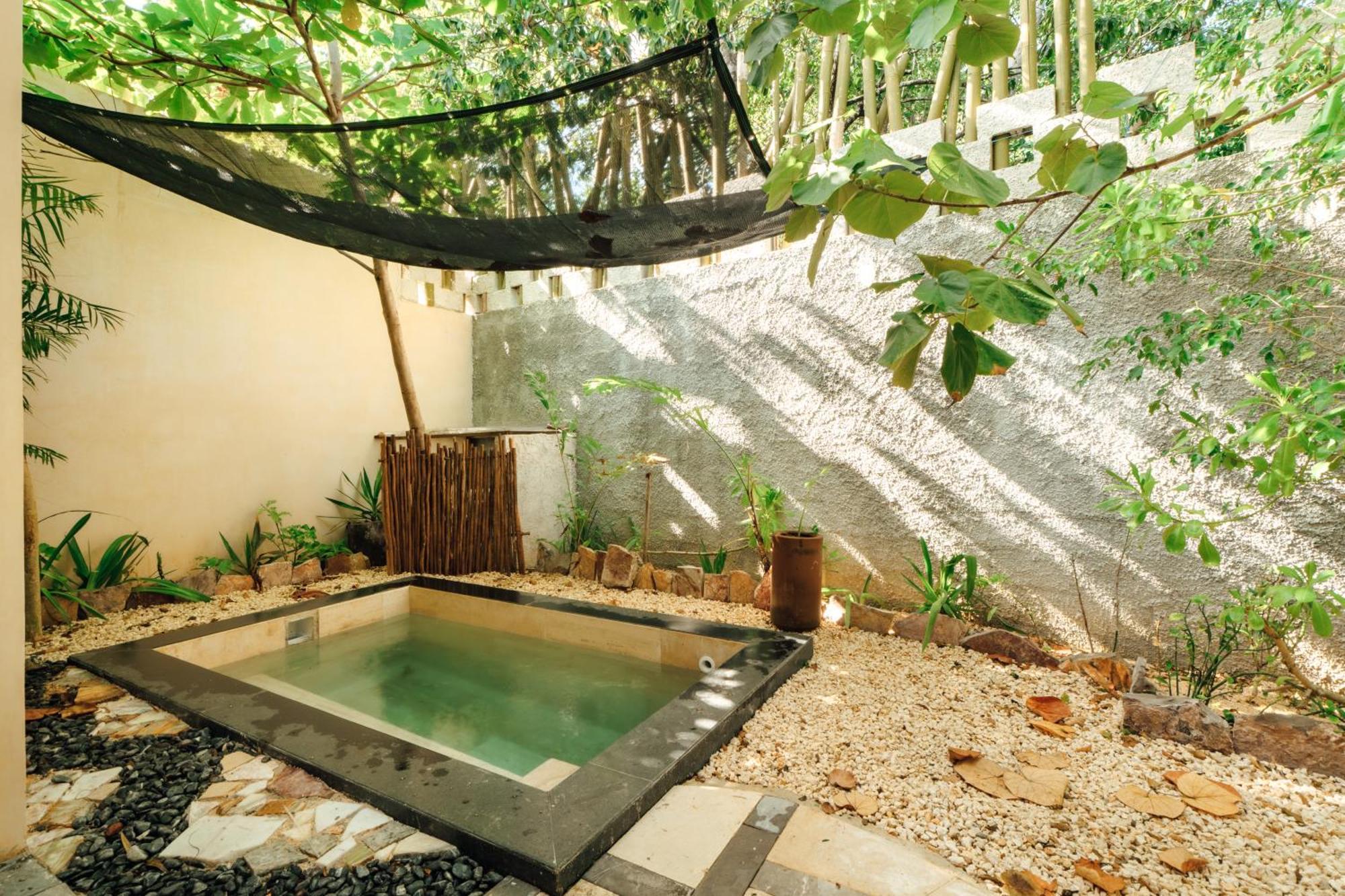 Habitación Doble con vistas a la piscina